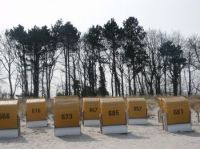 Strandkörbe warten auf erste Gäste